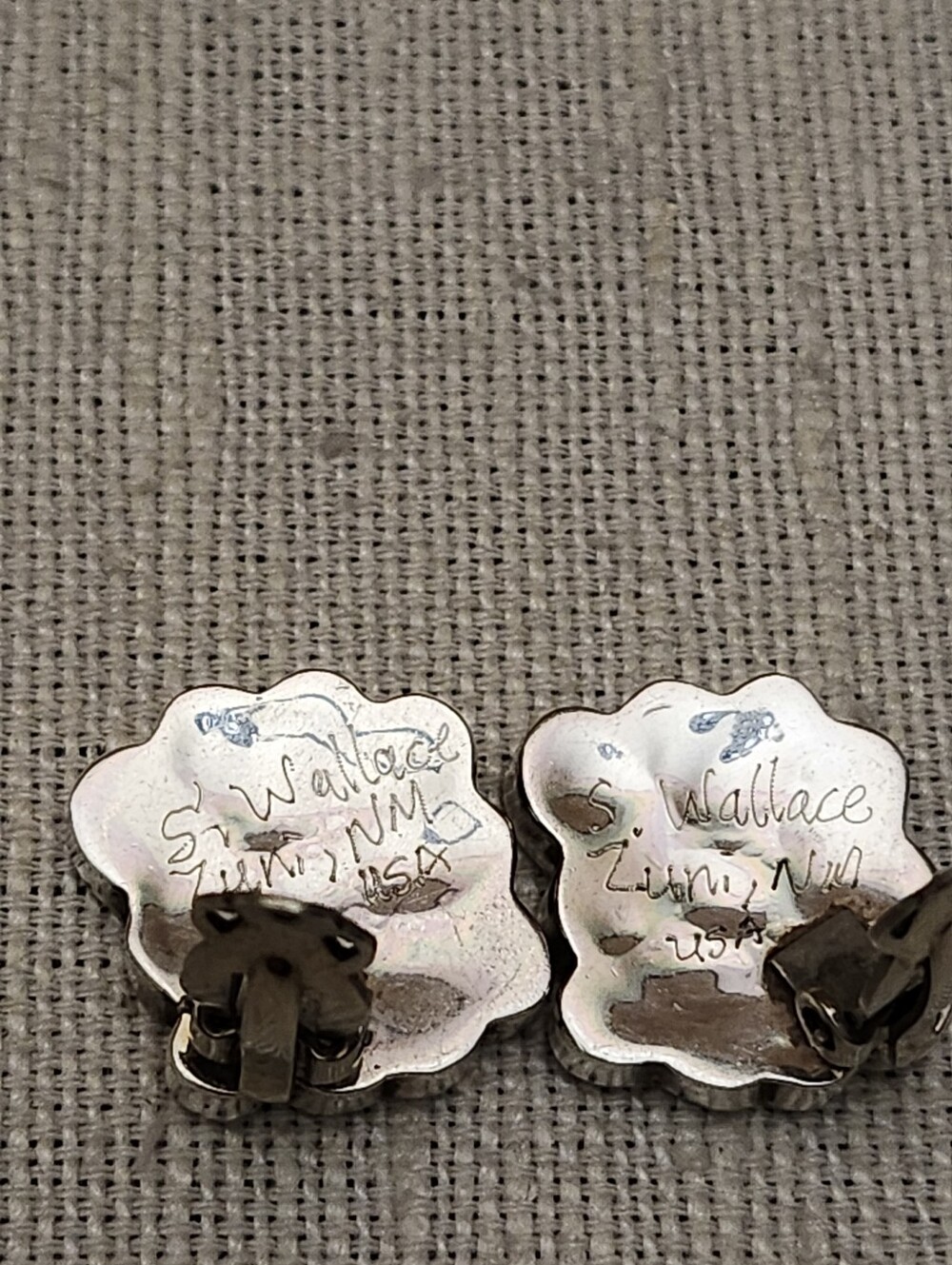 Vintage Signed Sonny Wallace Zuni Mother of Pearl Poppy Clip Earrings - Picture 6 of 11